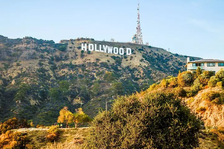 Hollywood Sign Hiking Tour to Griffith Observatory