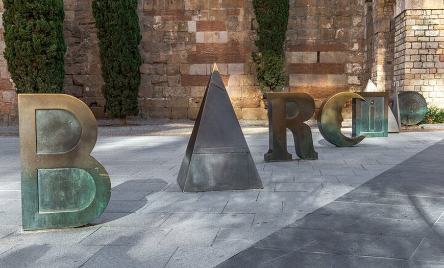 Image 5: Tour gótico y El Born en grupo pequeño por el casco antiguo de Barc...