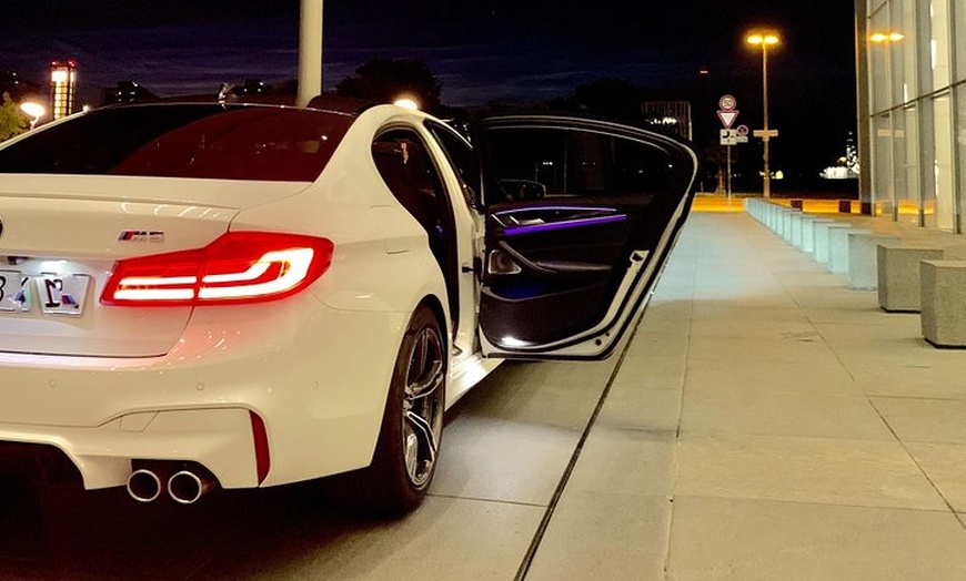 Image 2: Private Transfer: Edinburgh Airport (EDI) to Edinburgh