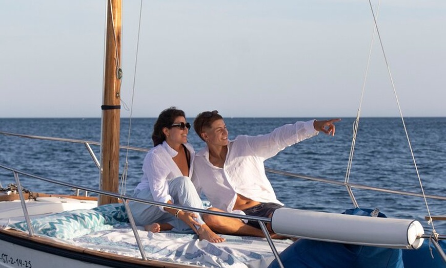 Image 6: Navega por Aguas Cristalinas y Descubre la Magia de Mallorca