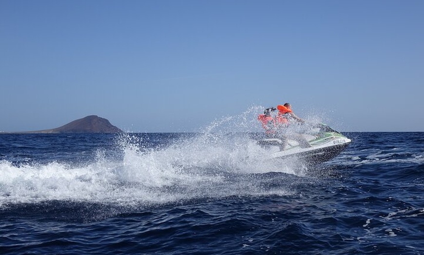 Image 2: Paseo "Turbo Jet Ski" para 2 personas en Tenerife con recogida (1 m...