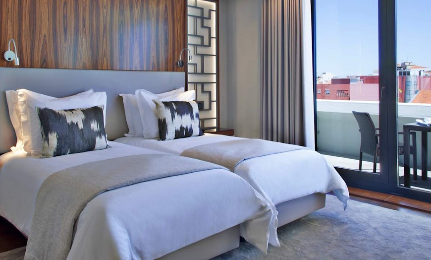Image 1: ✈ PORTUGAL | Lisbonne - Turim Saldanha Hotel 4* - City break
