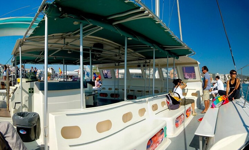 Image 32: Excursión desde Ibiza a Playa de Illetas en Catamarán con Comida