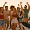Image 5: Barcelona Boat Party con bebidas gratis y DJ