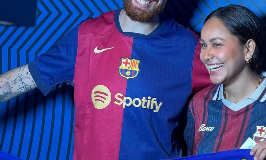 Image 4: Monta en The Barça Spirit y explora los estadios del Barcelona FC e...