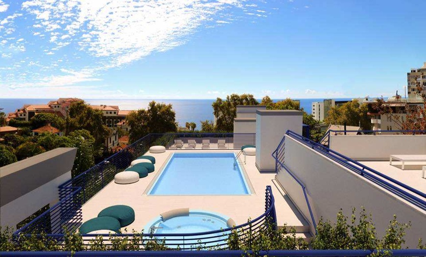 Image 3: ✈ MADÈRE | Funchal - Trek 4 randonnées & hotel Terrace Mar Suite 4*...