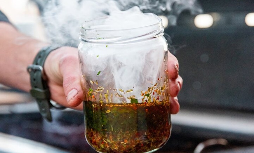 Image 14: Barbacoa en un atico en el centro de Barcelona con un chef