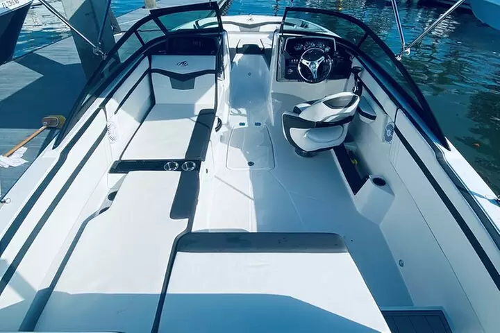 Private Boat Ride in Miami with Experienced Captain and Champagne