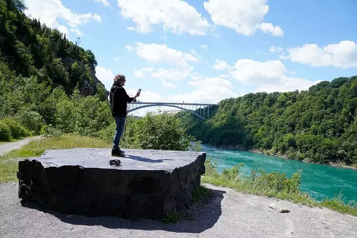 Artpark Guided Tour with Hiking and Climbing Experience