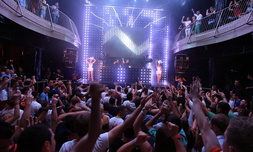 Image 10: Ibiza : 4 x discoteca y piscina Party Pass