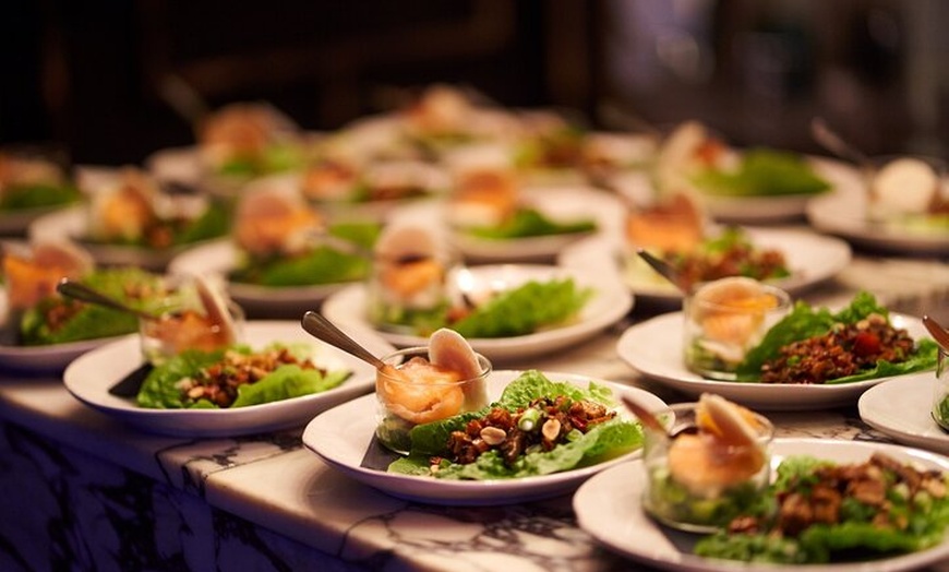 Image 5: Cabaret Dinner Show at the Honeycomb Club