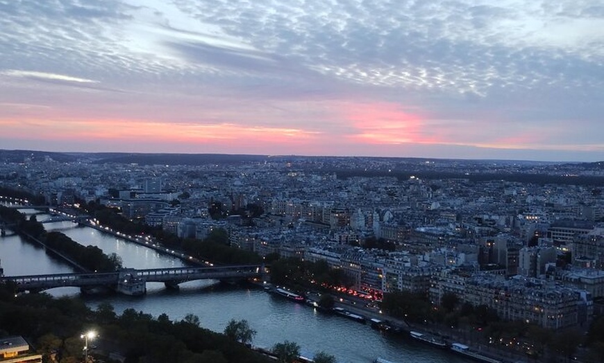 Image 20: Visite de l'ascenseur de la Tour Eiffel au deuxième étage et option...
