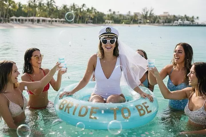 Miami Boat Tour –Day and Night Cruises with Champagne