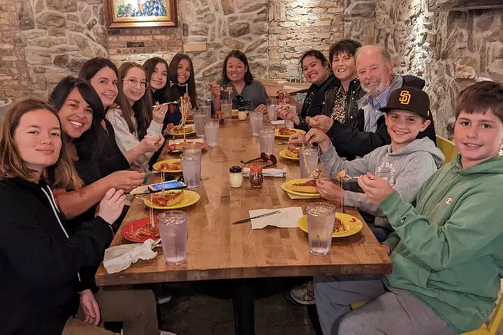 Chicago Family Food and Bike Tour with Top Attractions