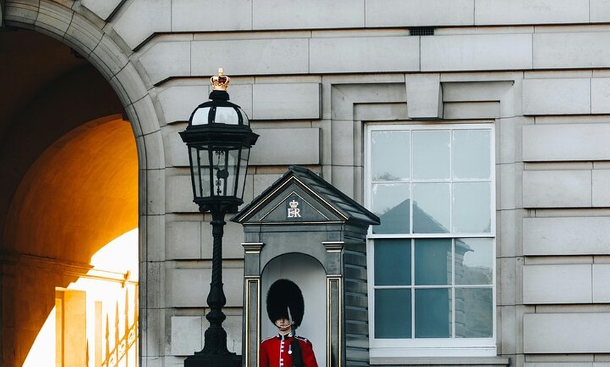 Image 5: London Half Day Top Sightseeing Tour including London Dungeons