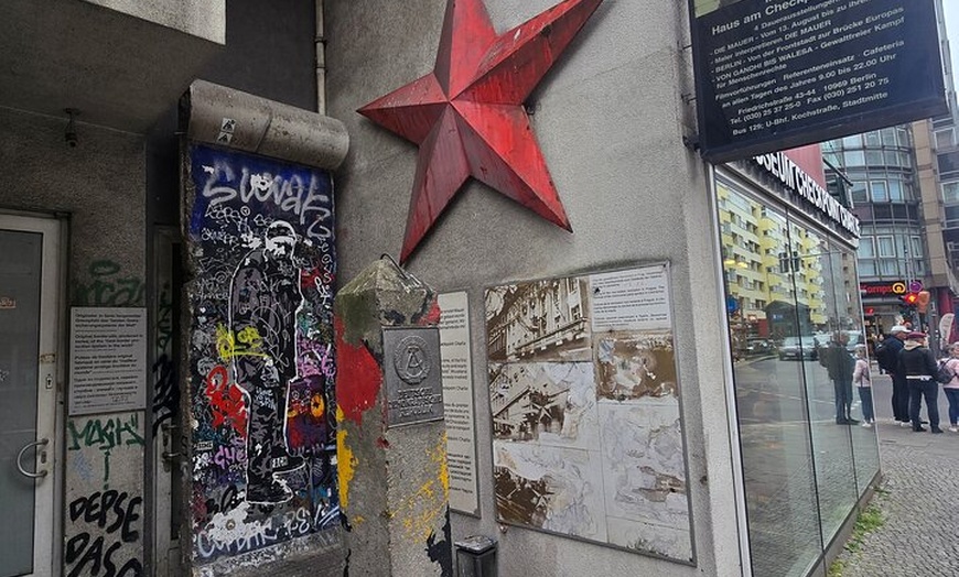 Image 49: Berlin VIP TOUR - Private Bus Tour inklusive Chauffeur und Guide