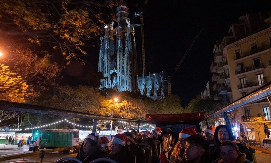 Image 5: Tour en autobús por las luces de Navidad de Barcelona