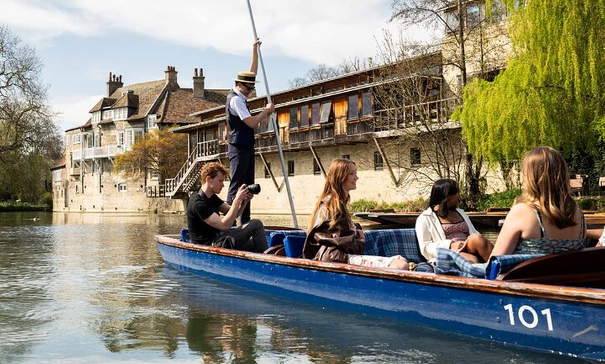Image 4: Private | Cambridge Walk & Punt Tour by Alumni™ & King's Chapel