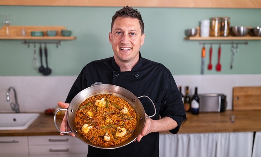 Image 9: Tour Privado : Mercados del Casco Antiguo de Barcelona y Clase de C...