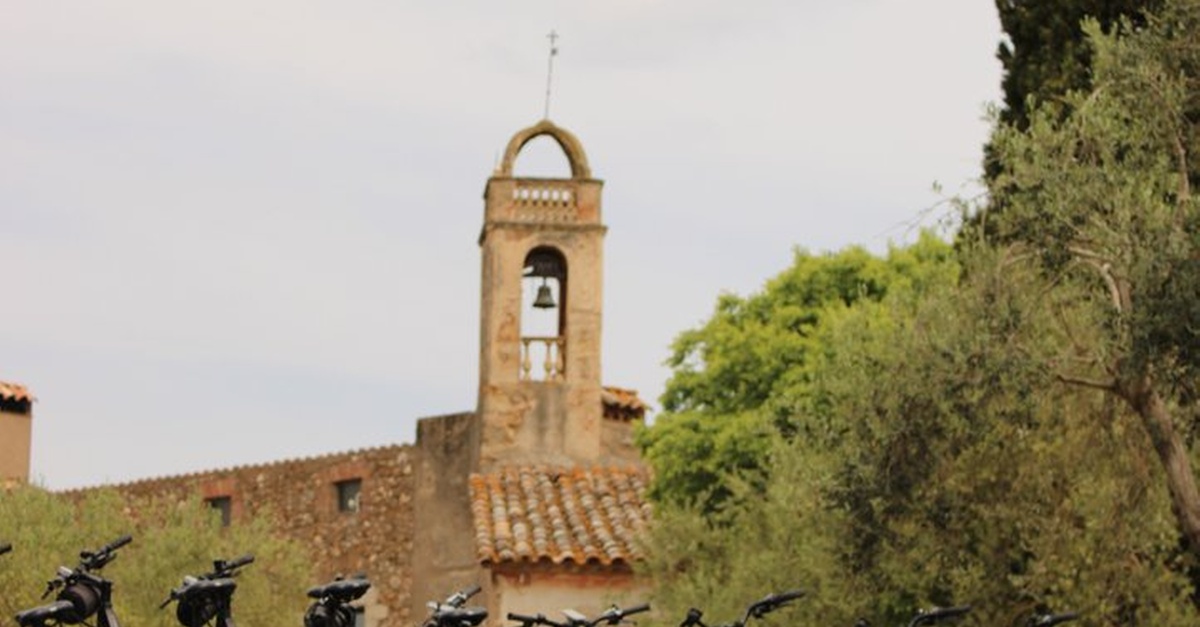 Tour privado en bicicleta por pueblos medievales desde Pals, Girona