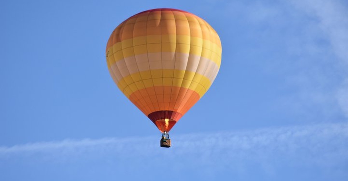 Vuelo en globo aerostático con cava y almuerzo en Girona