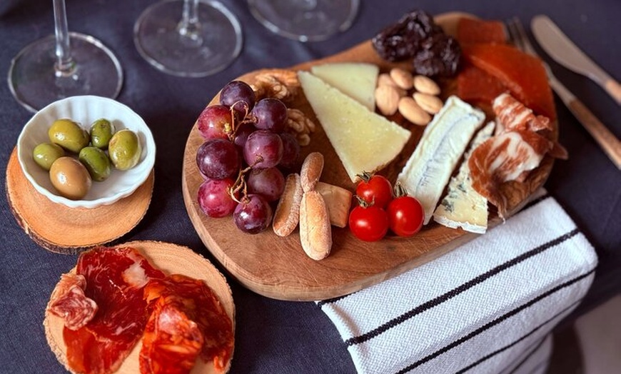 Image 3: Vinos y maravillas: Una cata española en una galería de arte privada