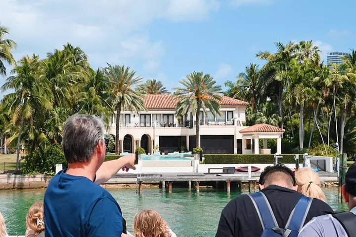 Miami and Bayside 90 min Cruise of Celebrity Islands