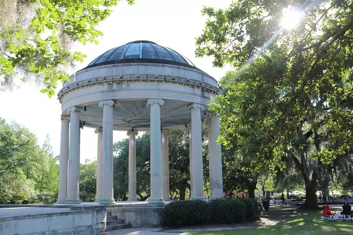 New Orleans City and Cemetery 2-Hour Bus Tour