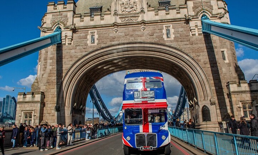 Image 11: London: Great British Afternoon Tea Bus Tour