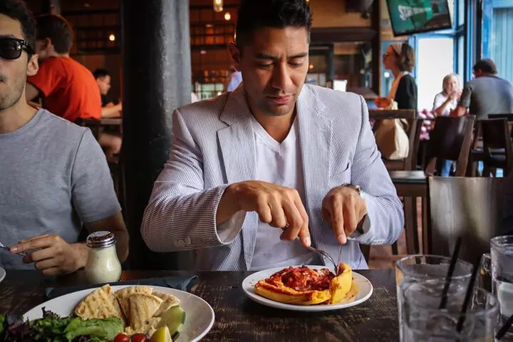 Chicago Loop District Food Tour with Deep Dish & Beef Sandwich