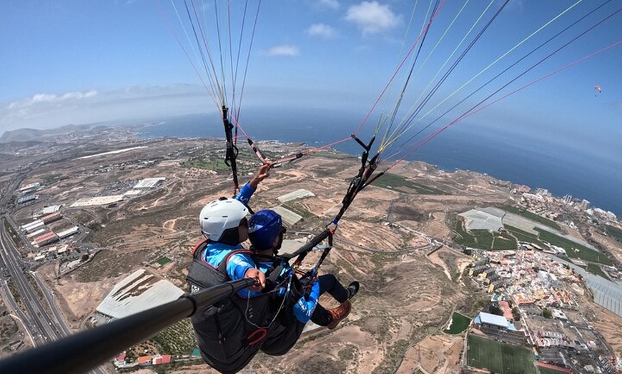 Image 3: Vuelo en Tandem en Parapente en Tenerife Sur ¡HOLA!