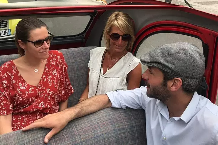 Visite privée de 30 minutes de la ville de Lille en 2CV décapotable