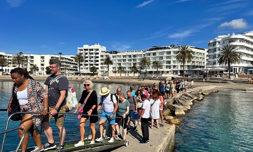 Image 9: Paseo en catamarán por Formentera con deportes acuáticos, paella y ...