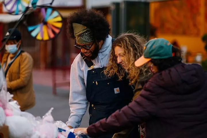 Bundle & Save: Celebrity Homes Tour with Hop-On Hop-Off Bus