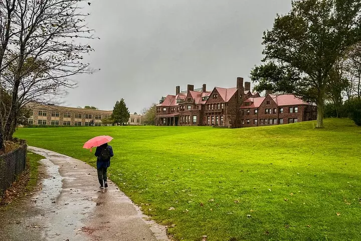 Explore Newport Cliff Walk Self Guided Walking Tour