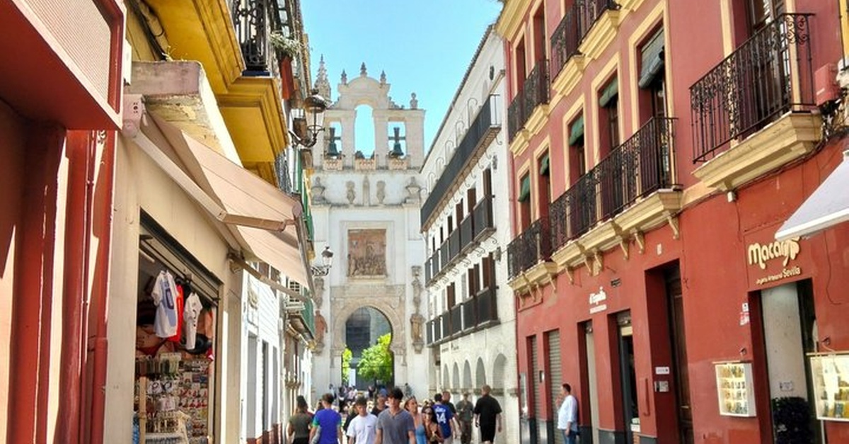 Tour gastronómico de tapas y vinos locales en Sevilla