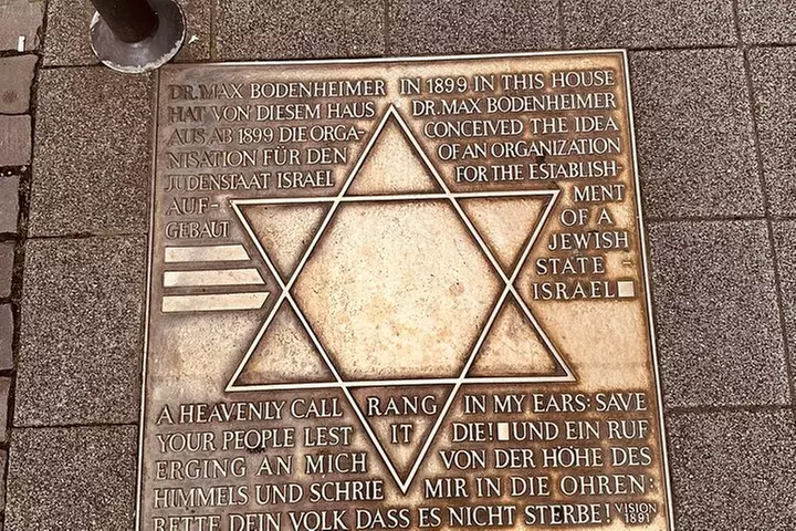 Wandern durch die Erinnerung : Kölns jüdische Stätten und Orte des Zweiten Weltkriegs - Primary Image