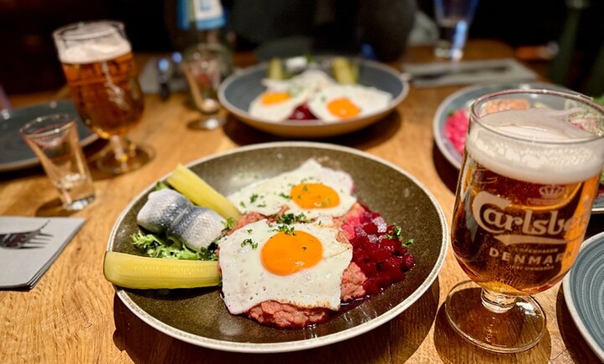 Image 11: Hamburg Walking Food Tour mit 7 authentischen lokalen Gerichten