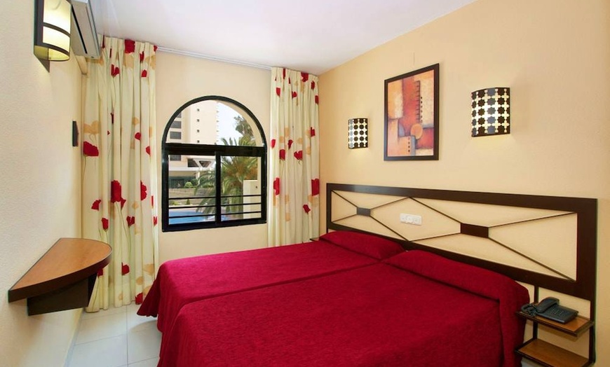 Image 3: ✈ COSTA DEL SOL | Torremolinos - Hotel Puente Real 4* - Centre de F...