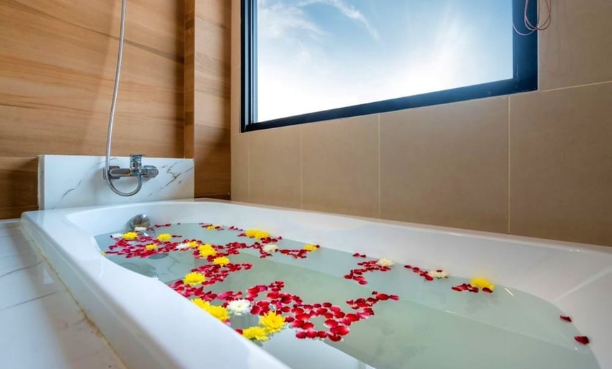Image 123: ✈ POŁUDNIOWA TAJLANDIA | Phuket - The Thames Pool Access Resort 4* ...
