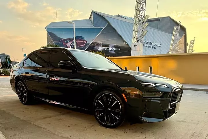 Luxury Airport Transfer in a BMW I7 E Drive 50