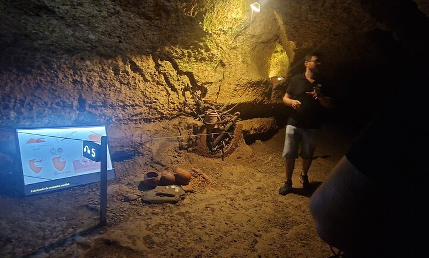 Image 13: Prehistoria de las cuevas de Esplugues con recogida en el hotel
