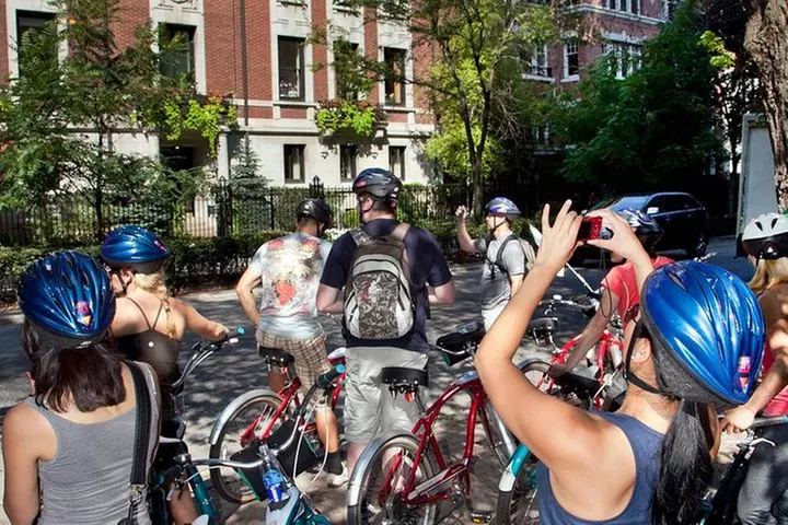 Bike Tour of Chicago's Lakefront Neighborhoods