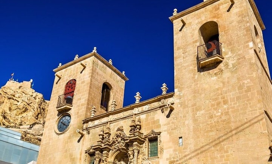 Image 4: Tour a pie por Alicante : 12 joyas ocultas con un guía local