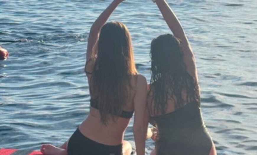 Image 12: Crucero por la playa y deportes acuáticos, tapas, bebidas y frutas.