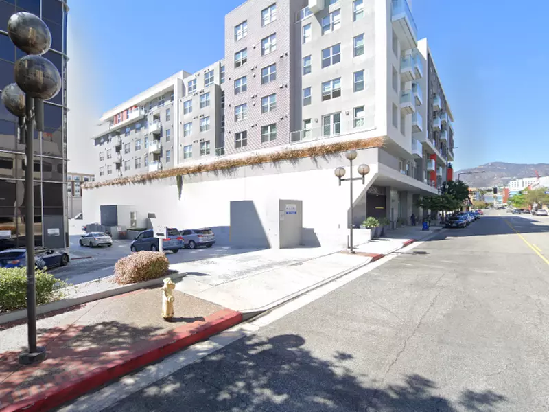 Parking at 225 West Broadway Lot