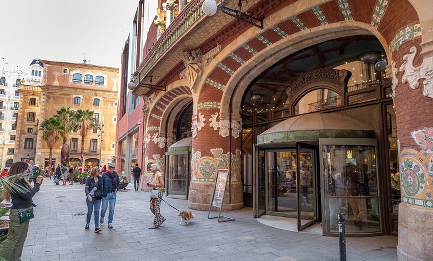Image 10: Tour gótico y El Born en grupo pequeño por el casco antiguo de Barc...