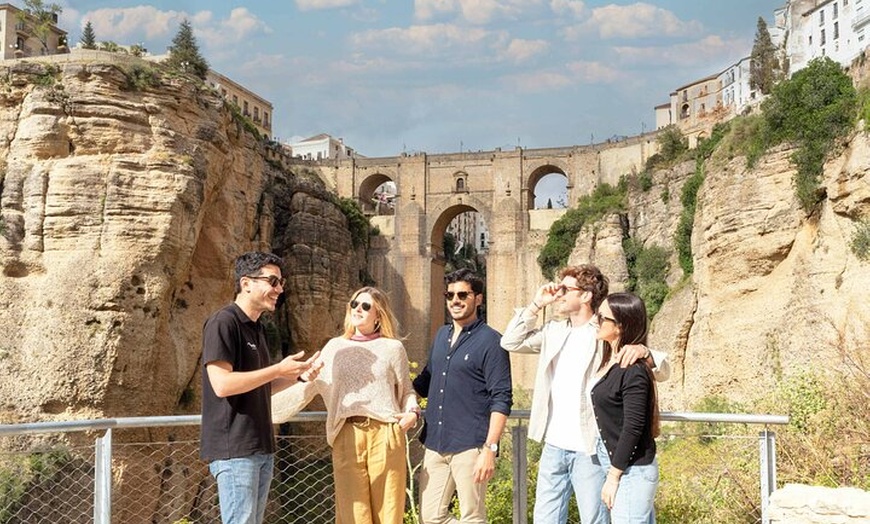 Image 3: Ronda, Setenil y Sevilla Tour en grupo pequeño desde Málaga