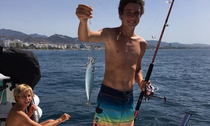 Image 9: Benalmádena: Vela y observación de delfines con aperitivos y bebidas