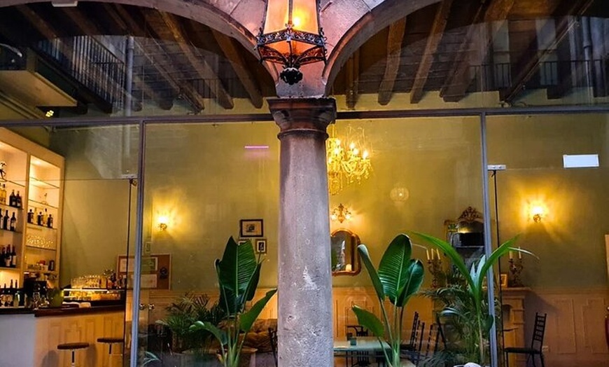 Image 10: Espectáculo de flamenco en el Palacio Dalmases de Barcelona